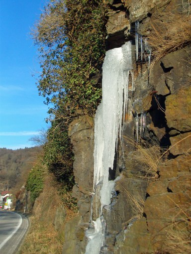 wie ein gefrorener Wasserfall