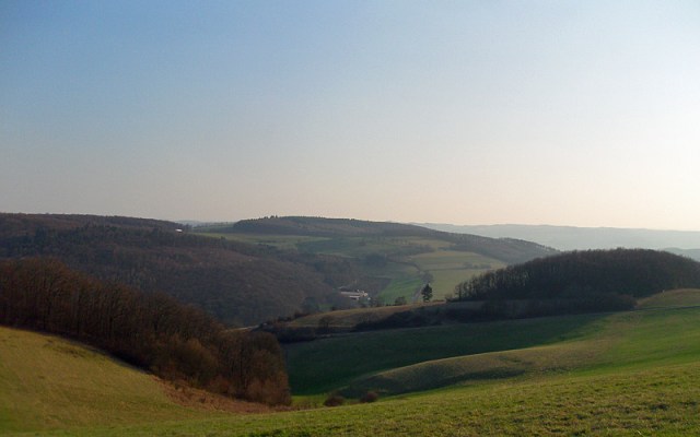 sanfte Hügel im Nachmittagslicht