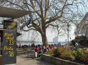 Biergarten am Brassertufer