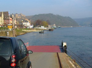 mit der Fähre nach St. Goarshausen