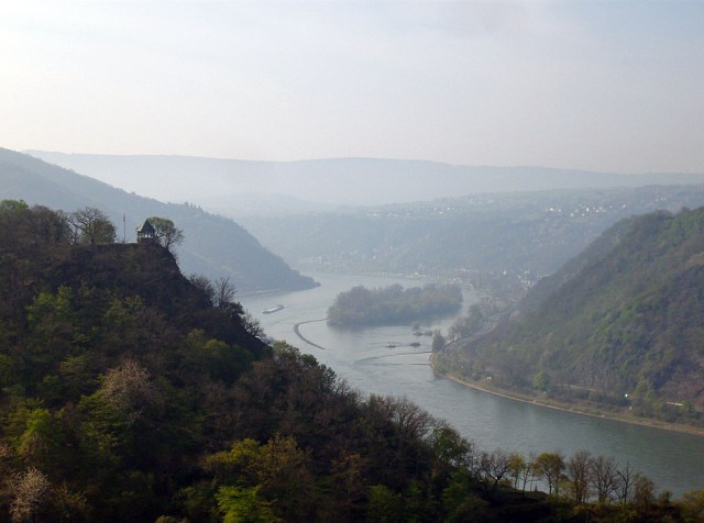 Blick nach Süd - rechts Bacharach und das Werth
