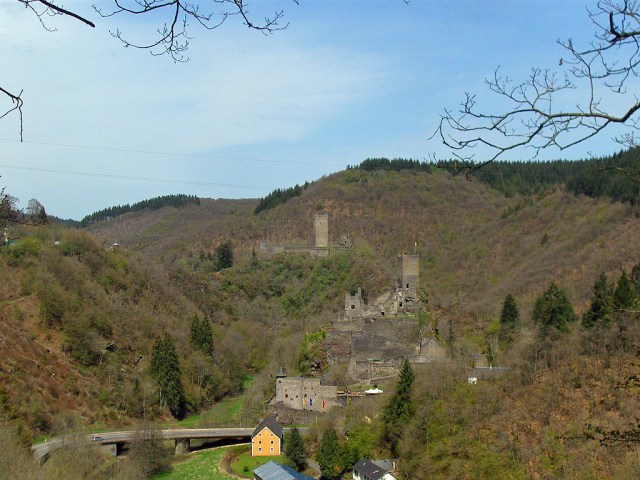 Zum Abschluss nochmal der Blick auf Ober- und Niederburg Zum Abschluss nochmal der Blick auf Ober- und Niederburg