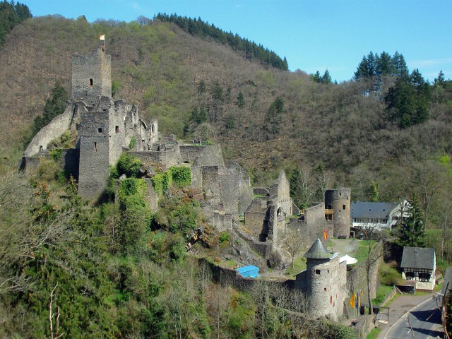 Die Niederburg bereits kurz nach Tourstart im Blick