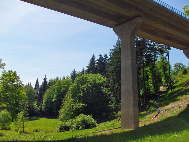 es ging auch mal unter einer Brücke vorbei