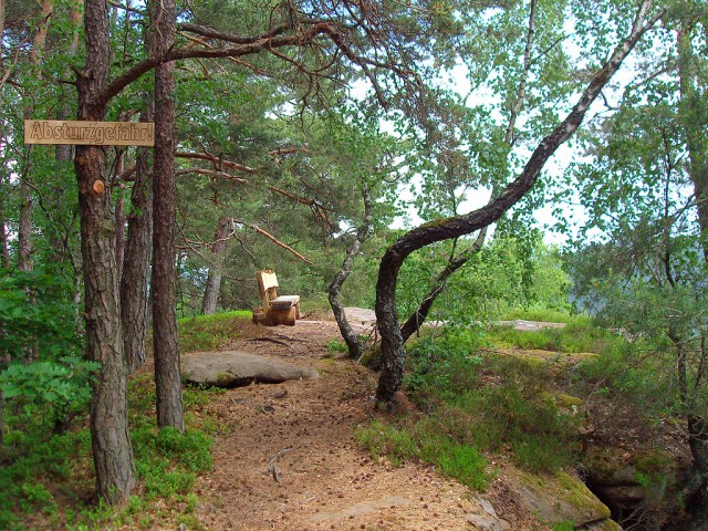 die Bank dort lädt zu einer Rast mit herrlichem Weitblick ein