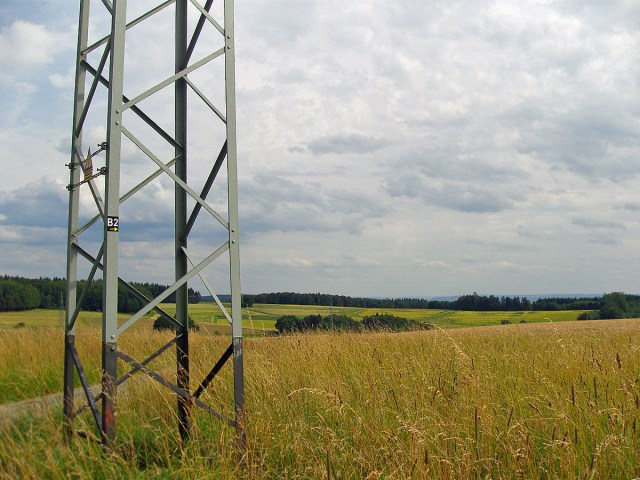 Wegemarkierung auf dem Strommast