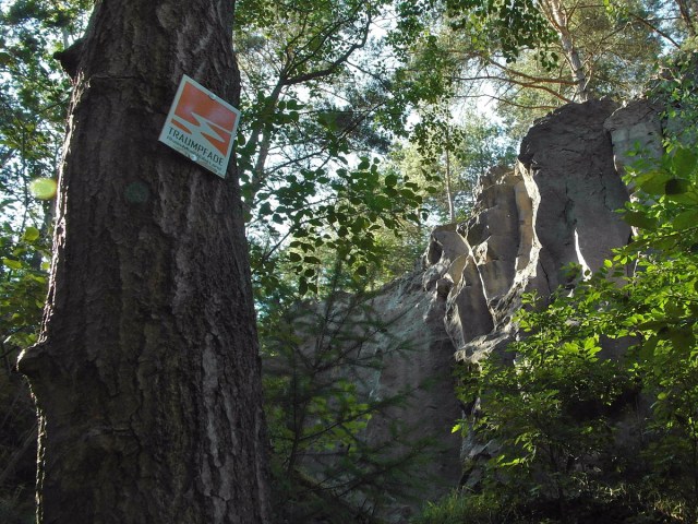 wie Burgen ragen sie empor