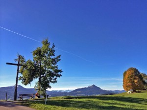 Aussicht mit Gipfelkreuz
